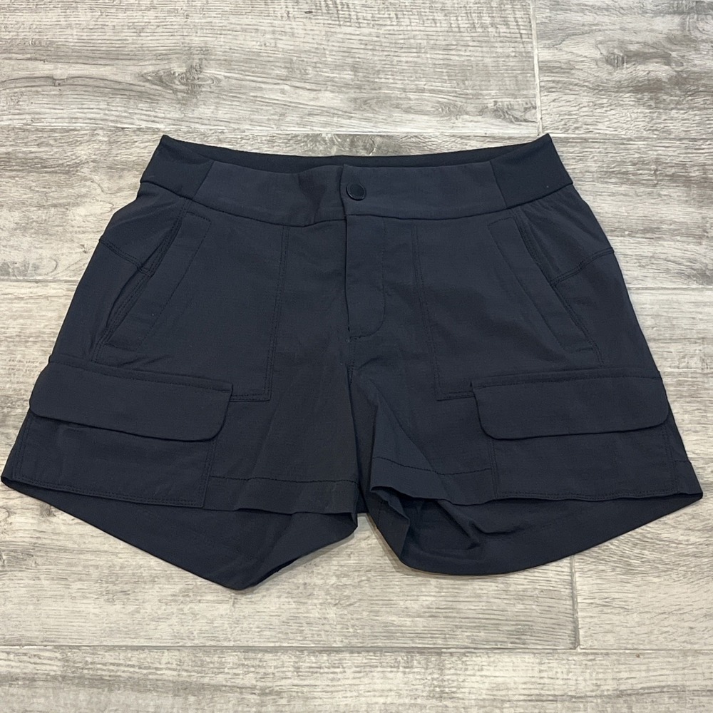 Athleta Cargo Shorts Women's Black Chino Low Rise #596369 Size 2 Zip Pockets
